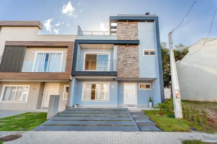 Casa de condomínio com 3 quartos e 160 m² em Umbara