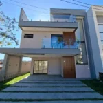 Casa de condomínio com 3 quartos e 210 m² em Umbara