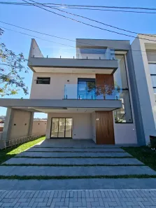 Casa de condomínio com 3 quartos e 210 m² em Umbara