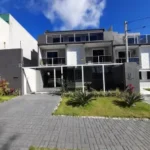 Sobrado com 3 quartos em Capão Raso