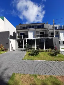 Sobrado com 3 quartos no Capão Raso
